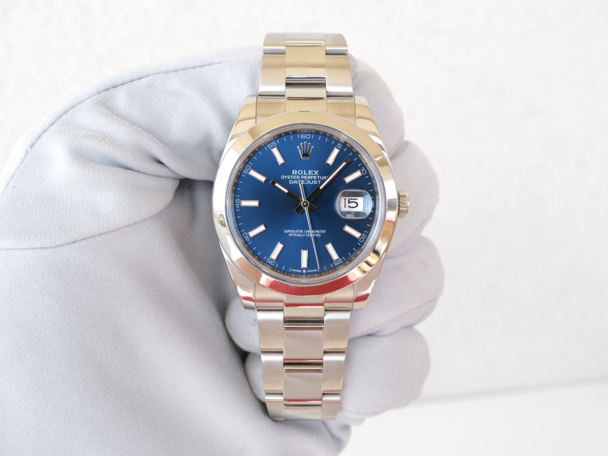 Rolex Datejust 41 Blue Dial Domed Bezel Oyster Bracelet (2023) watch[8]