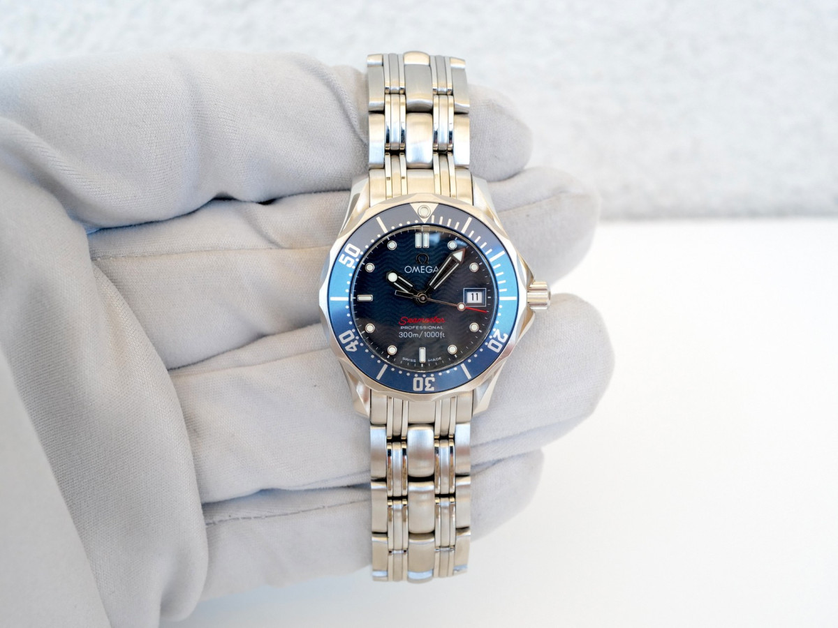 Omega Seamaster Diver 300 M Lady Blue Dial Quartz 28mm watch[8]