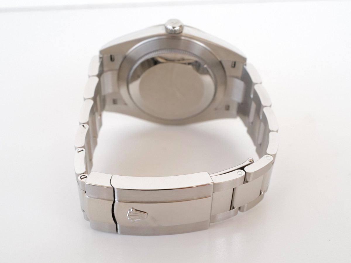 Rolex Datejust 41 White Romans Dial Domed Bezel Oyster Bracelet watch[2]