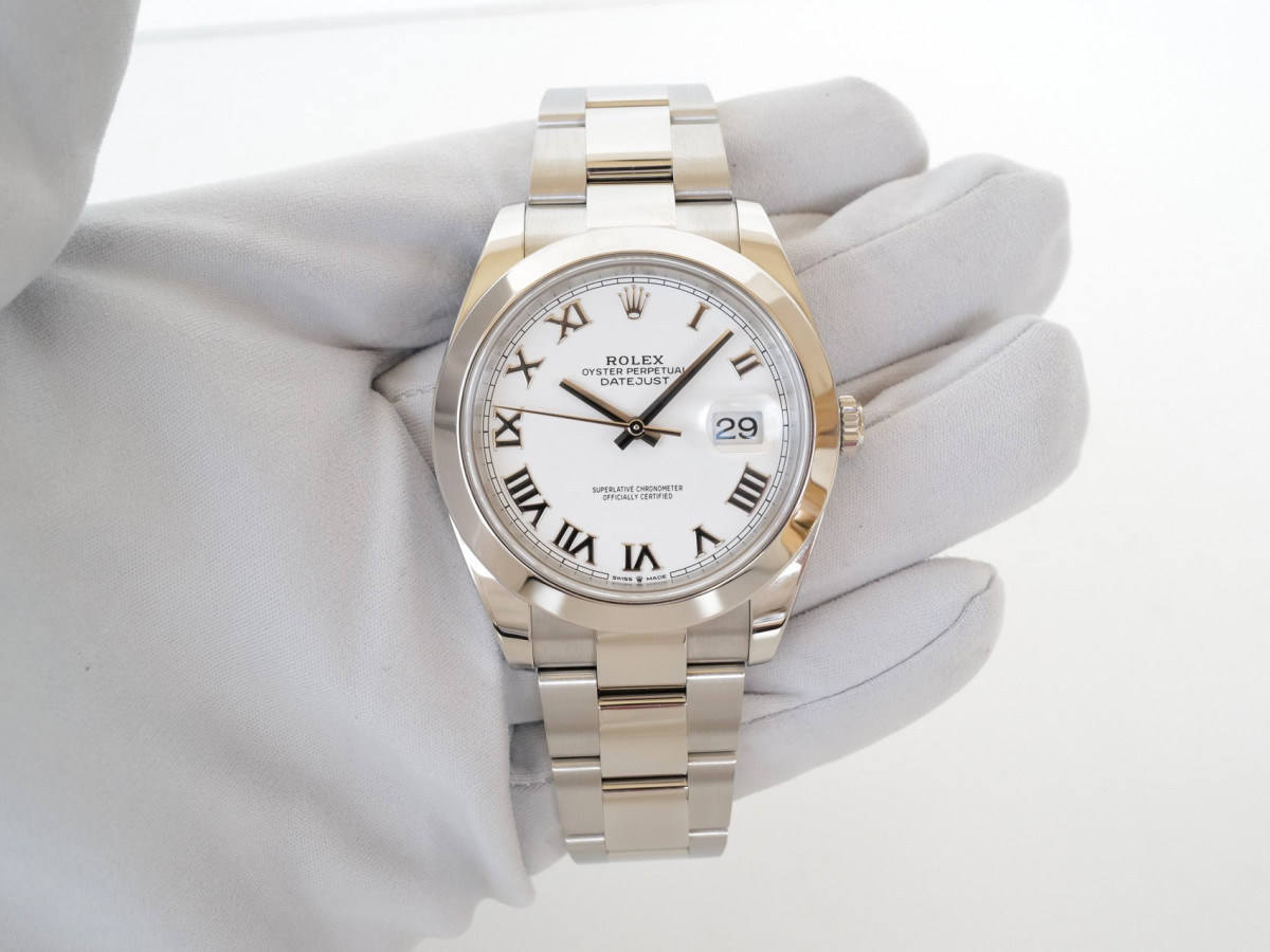 Rolex Datejust 41 White Romans Dial Domed Bezel Oyster Bracelet watch[8]