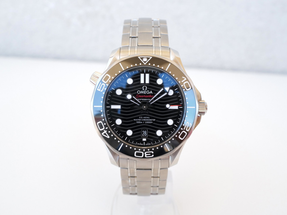 Купити годинник Omega Seamaster Diver 300m Co-Axial Chronometer Black Dial 42mm NEW (2026)