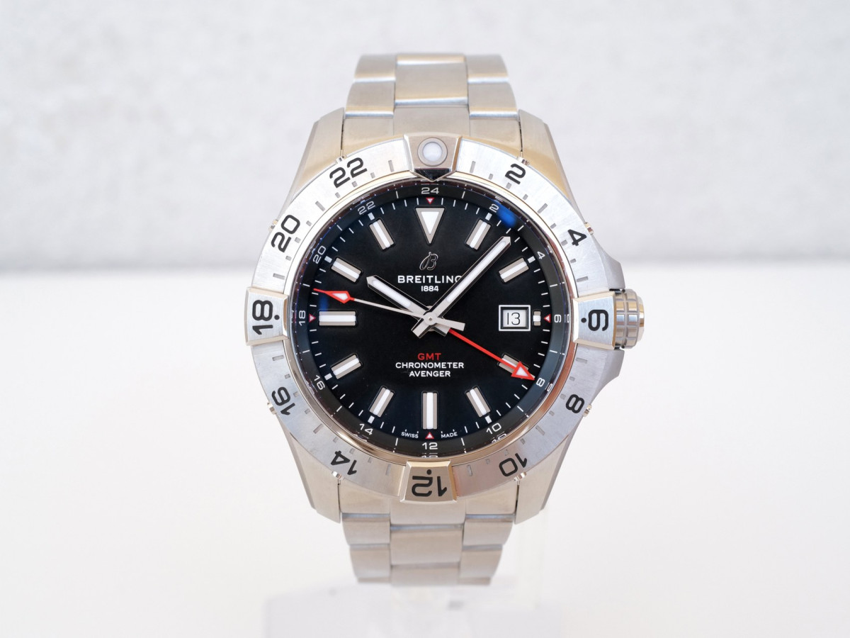 Купити годинник Breitling Avenger Automatic GMT 44 Black Dial NEW