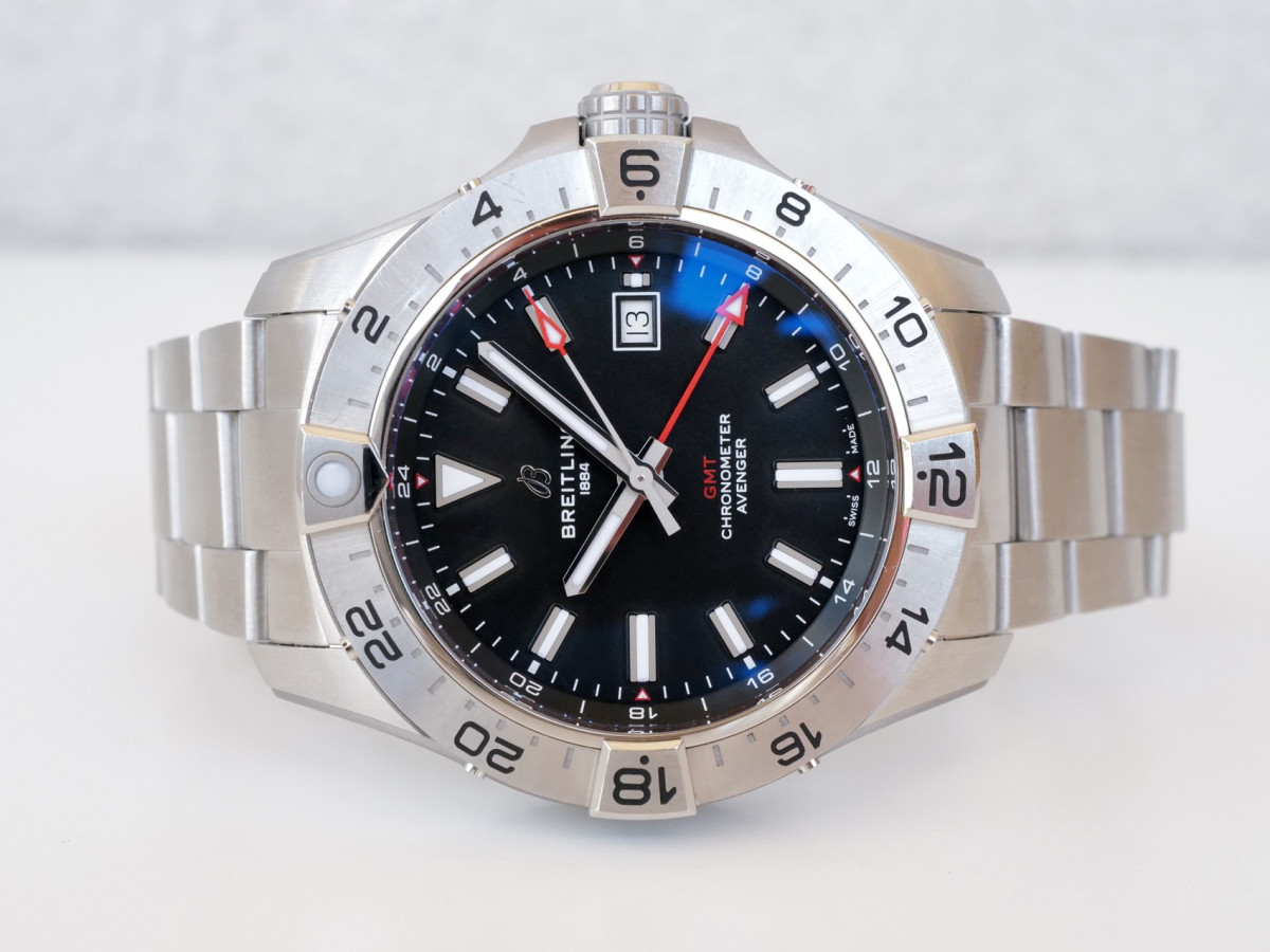 Годинник Breitling Avenger Automatic GMT 44 Black Dial NEW