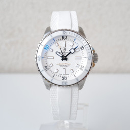 Швейцарские часы Breitling Superocean Automatic 36 White Dial NEW
