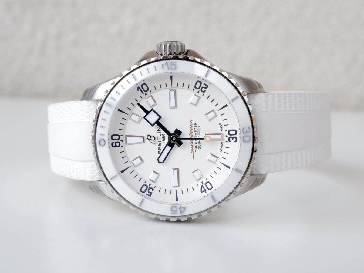 Часы Breitling Superocean Automatic 36 White Dial NEW