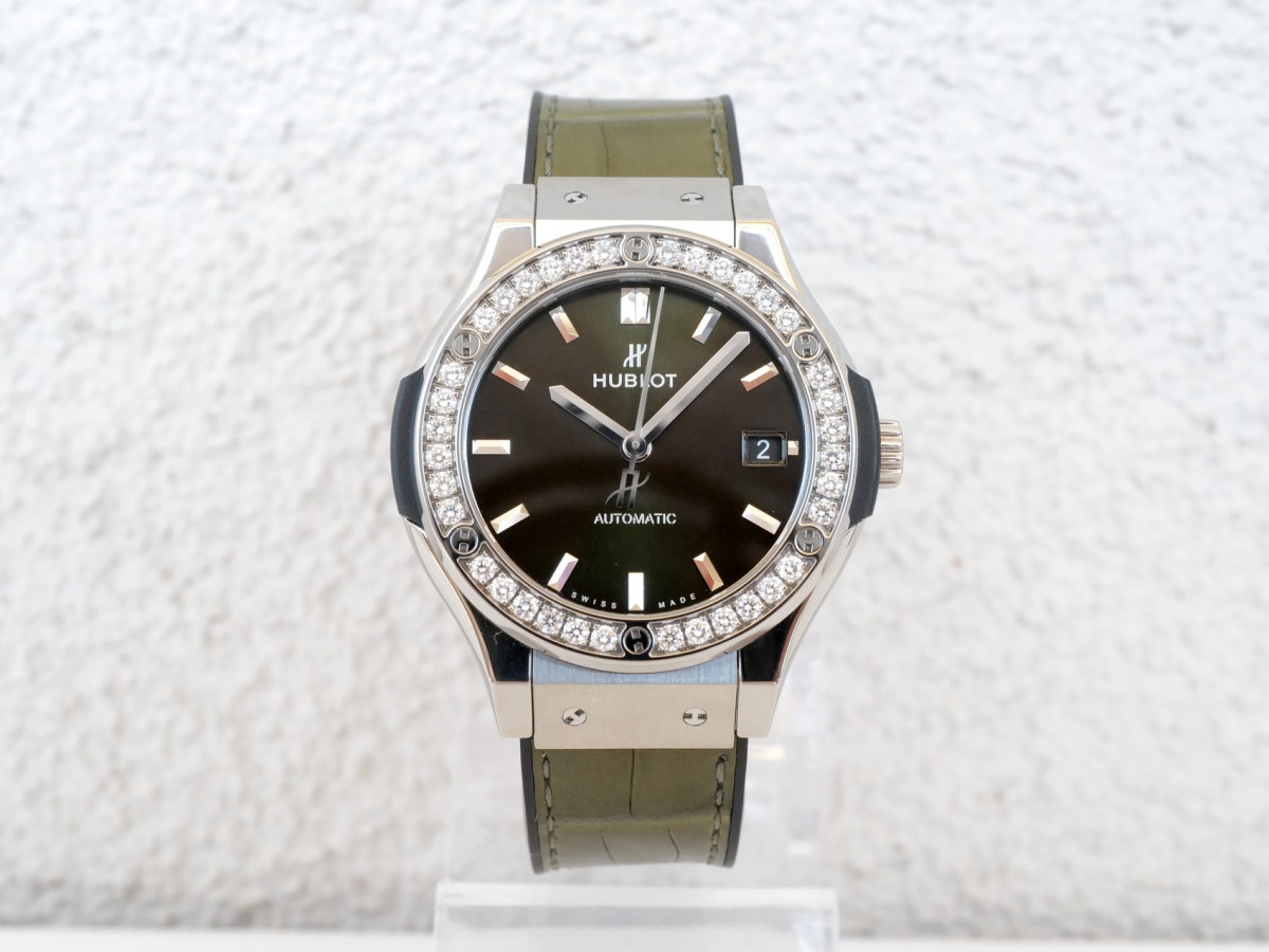 Buy Hublot Classic Fusion Titanium Green Diamonds 38 watch