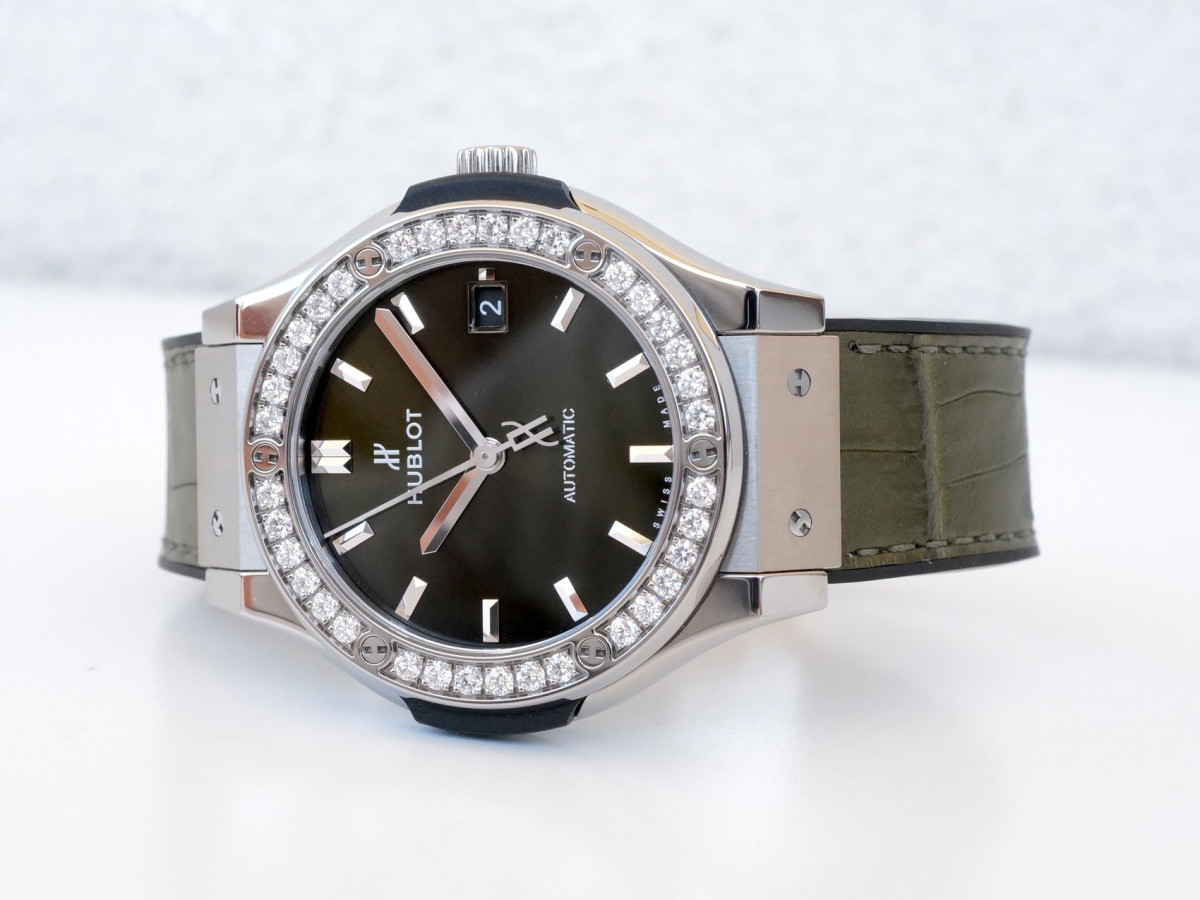 Hublot Classic Fusion Titanium Green Diamonds 38 watch