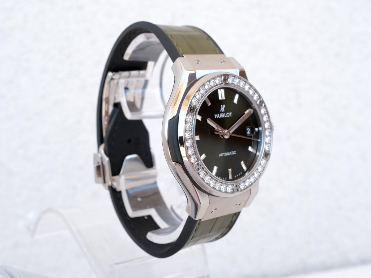 Hublot Classic Fusion Titanium Green Diamonds 38 watch[6]