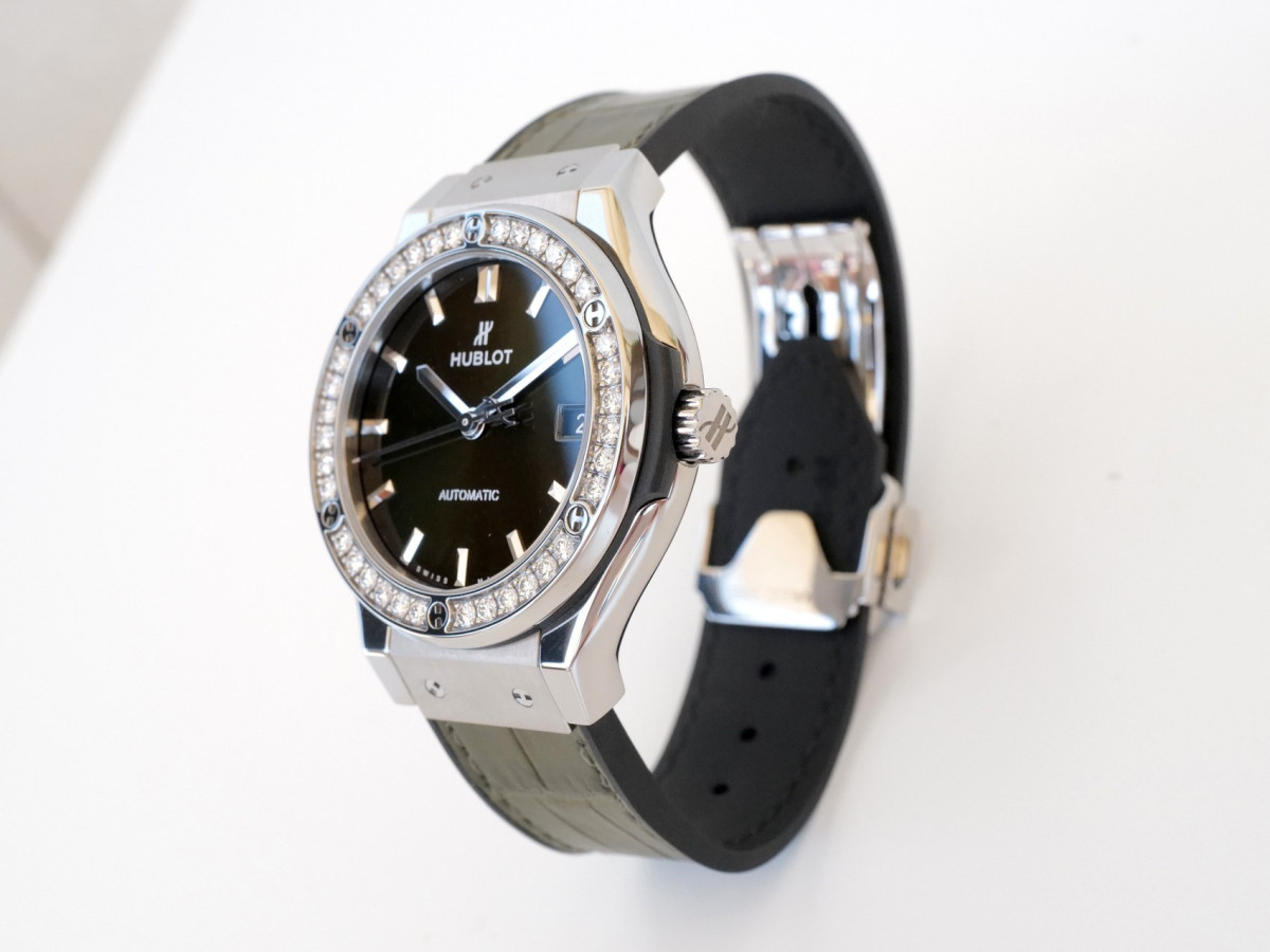 Hublot Classic Fusion Titanium Green Diamonds 38 watch[7]