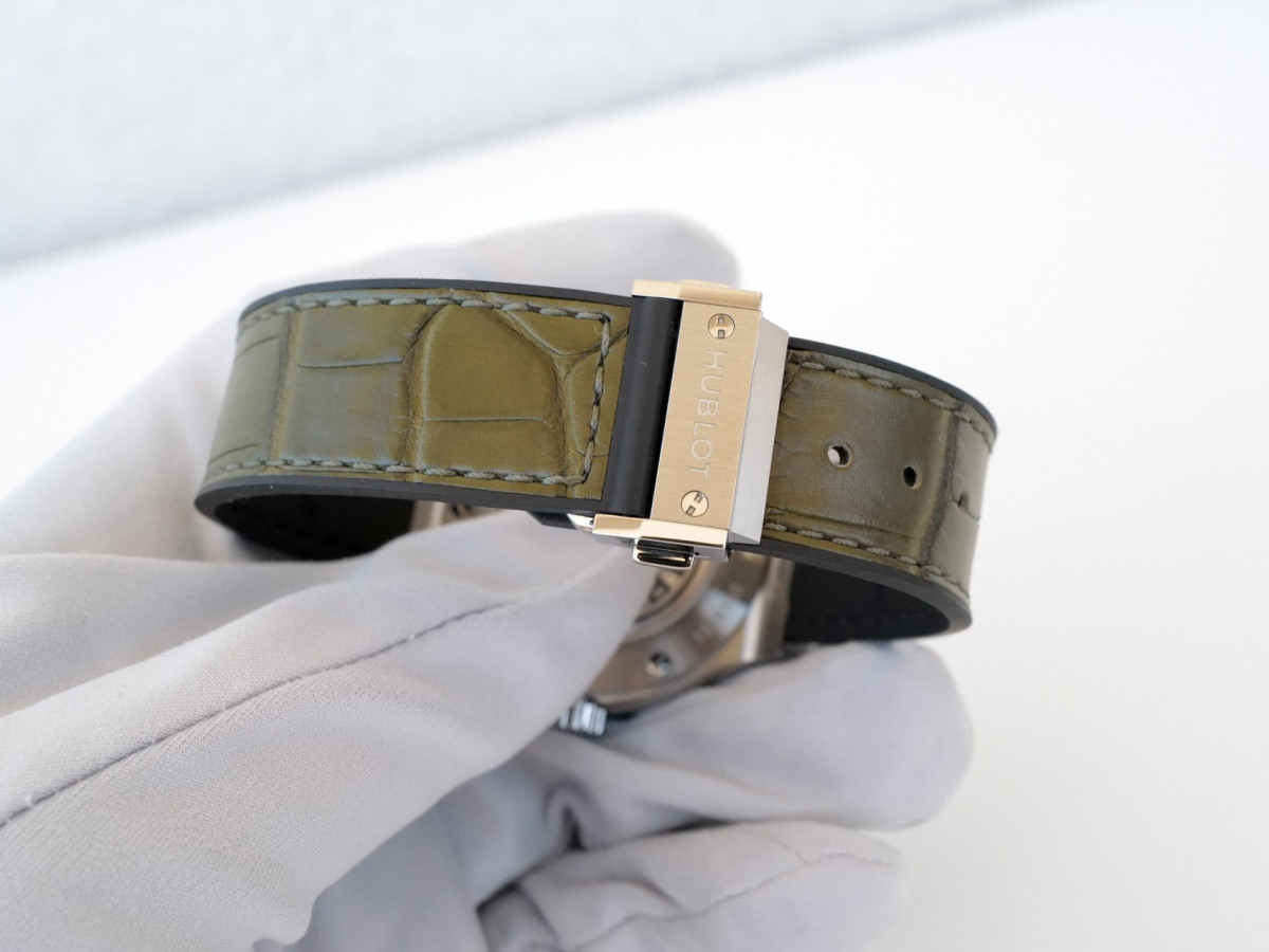 Hublot Classic Fusion Titanium Green Diamonds 38 watch[9]