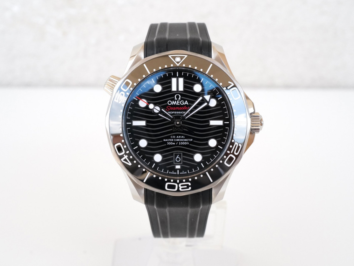 Купити годинник Omega Seamaster Diver 300m Co-Axial Chronometer Black Dial 42mm NEW (2026)