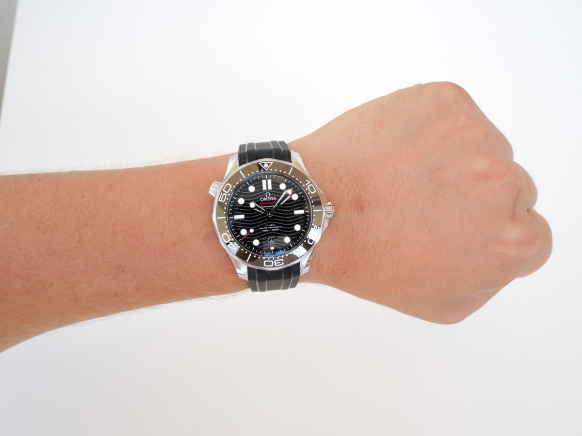 Годинник Omega Seamaster Diver 300m Co-Axial Chronometer Black Dial 42mm NEW (2026)[4]