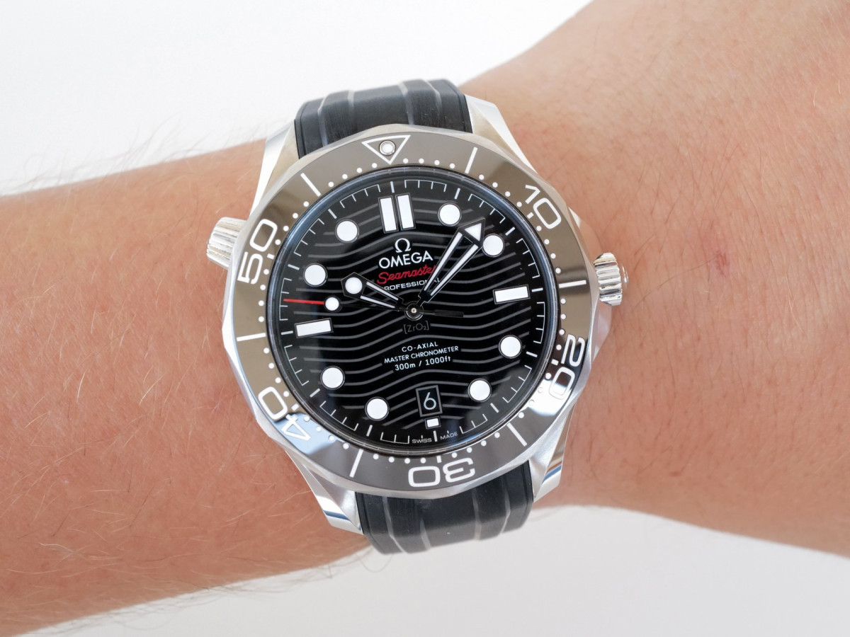 Годинник Omega Seamaster Diver 300m Co-Axial Chronometer Black Dial 42mm NEW (2026)[5]