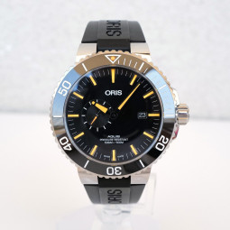 Швейцарские часы Oris Aquis Small Second Date Automatic Black Dial Rubber Strap 46
