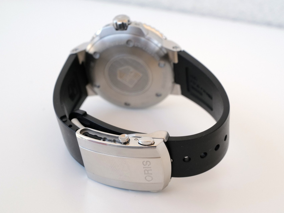 Oris Aquis Small Second Date Automatic Black Dial Rubber Strap 46 watch[2]