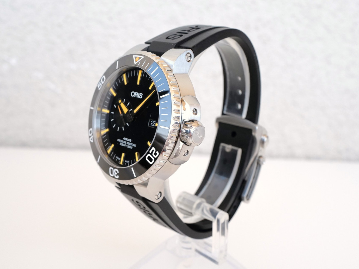 Oris Aquis Small Second Date Automatic Black Dial Rubber Strap 46 watch[7]