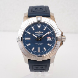 Швейцарские часы Breitling Avenger Automatic 43 Blue Dial