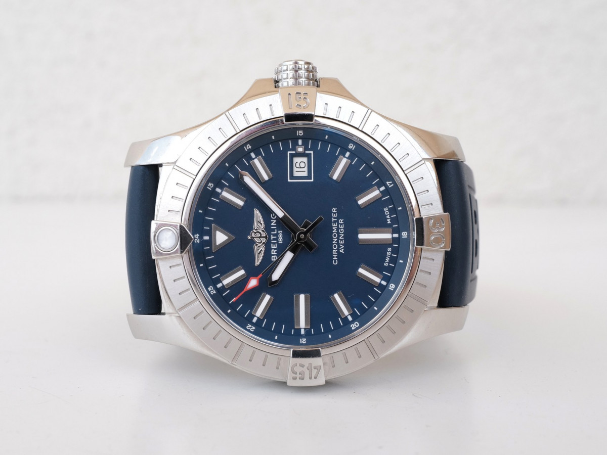 Годинник Breitling Avenger Automatic 43 Blue Dial