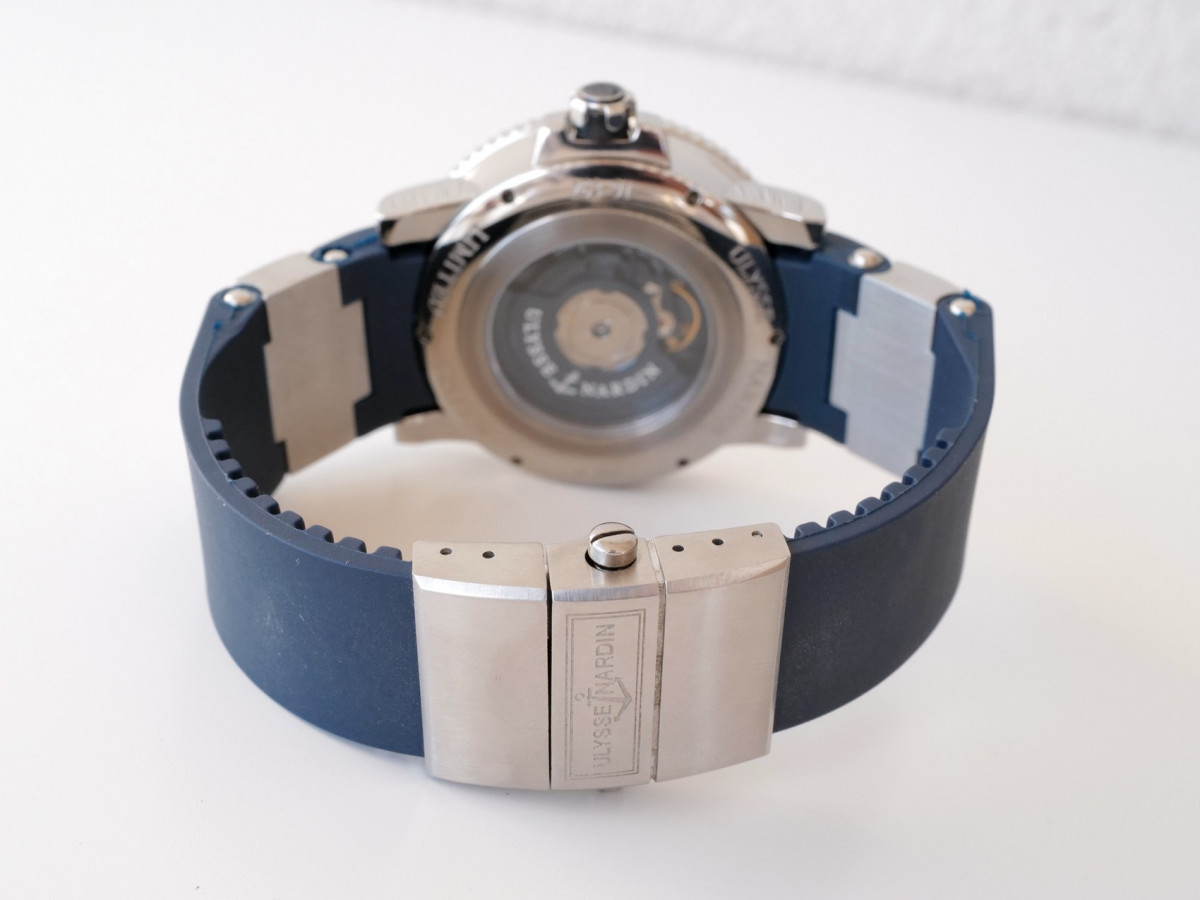 Ulysse Nardin Maxi Marine Diver Hammerhead Shark Limited Edition Titanium watch[2]