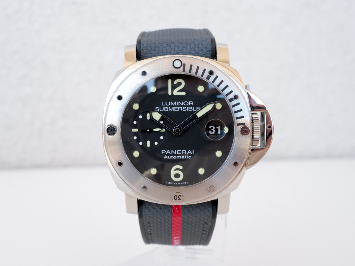 Купить часы Panerai Luminor Submersible 44 Black Dial 00024