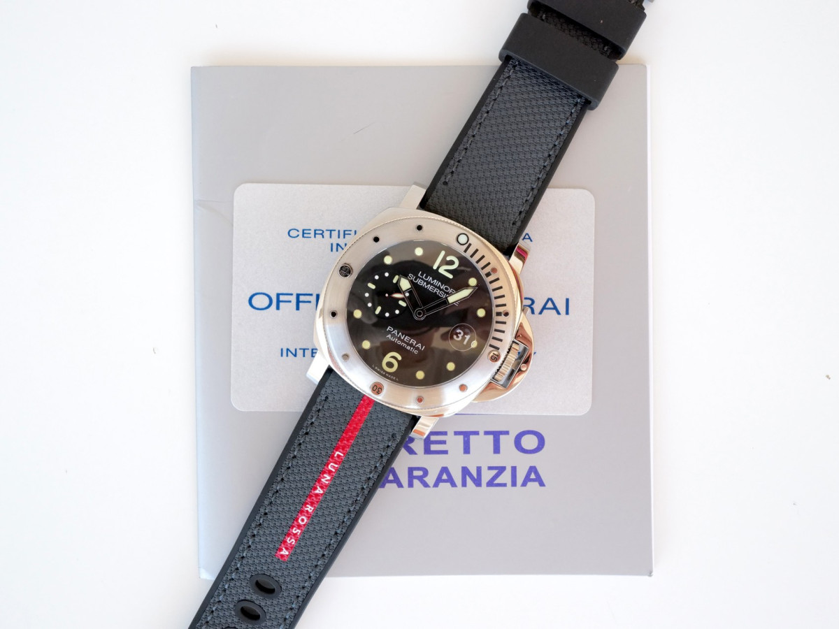 Часы Panerai Luminor Submersible 44 Black Dial 00024[9]