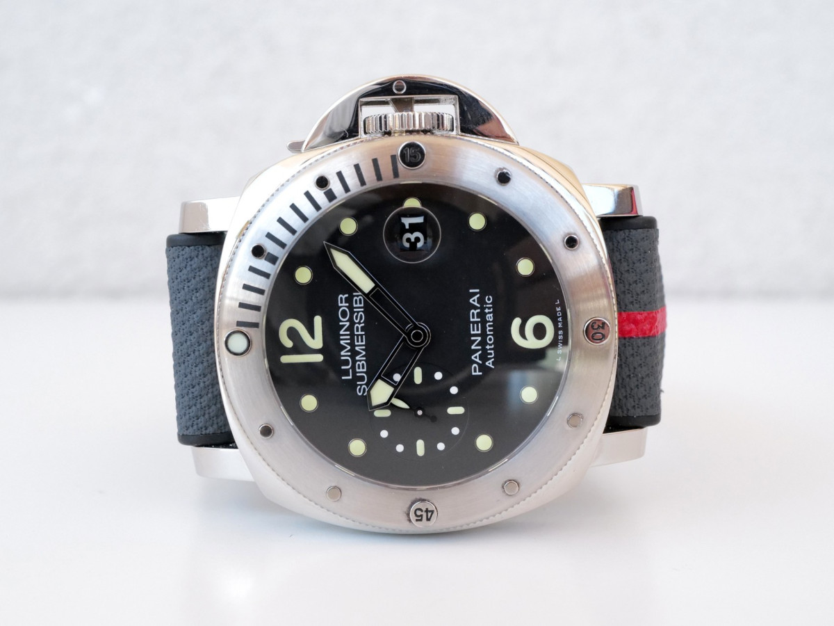 Часы Panerai Luminor Submersible 44 Black Dial 00024
