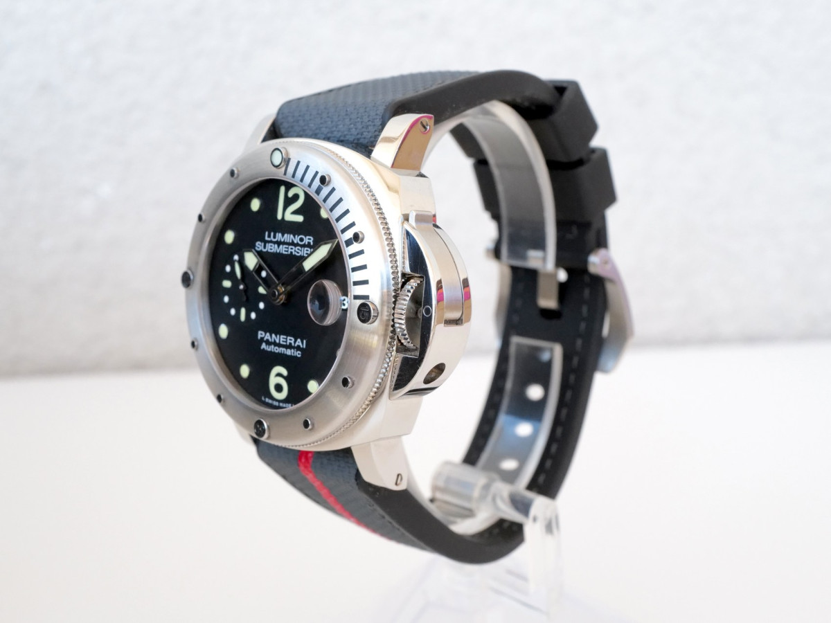 Часы Panerai Luminor Submersible 44 Black Dial 00024[7]