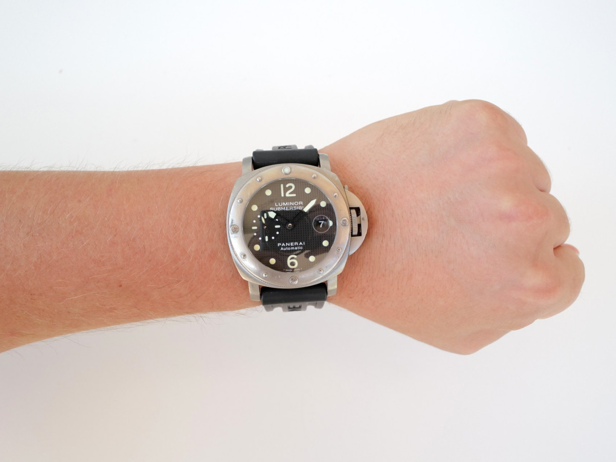 Panerai Submersible Luminor Titanium Black Dial 44 watch[4]