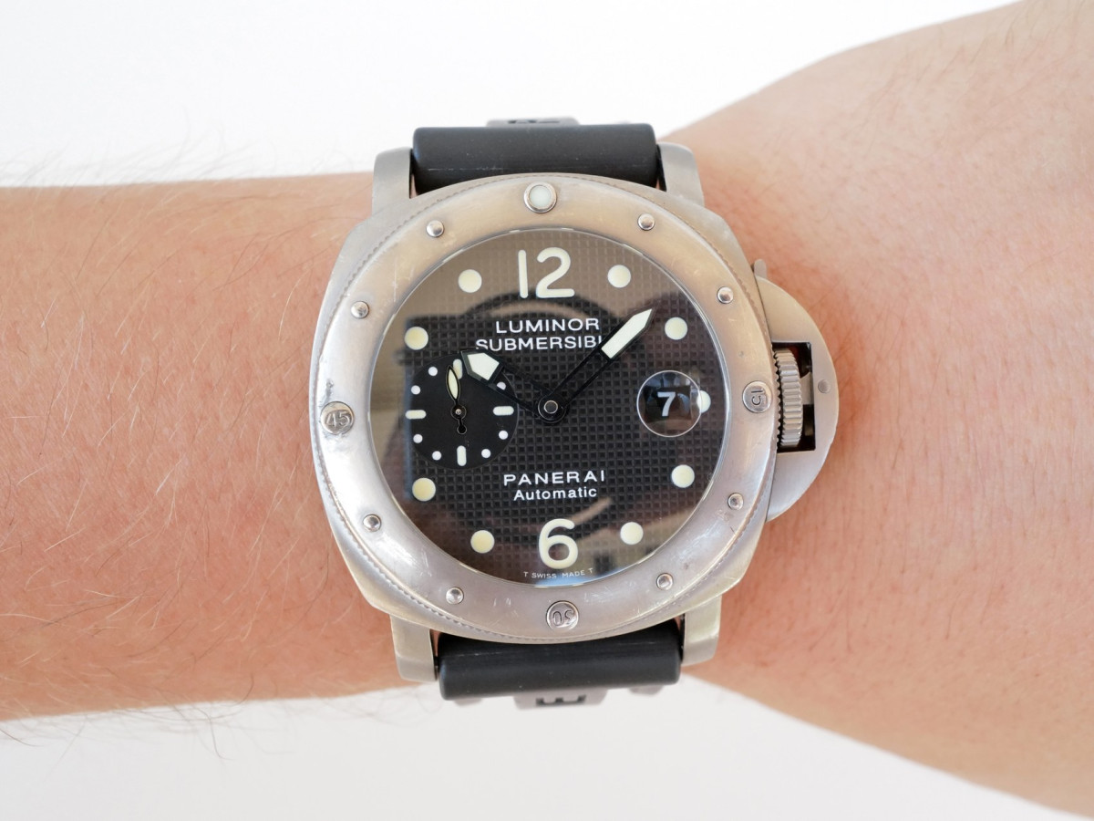 Panerai Submersible Luminor Titanium Black Dial 44 watch[5]
