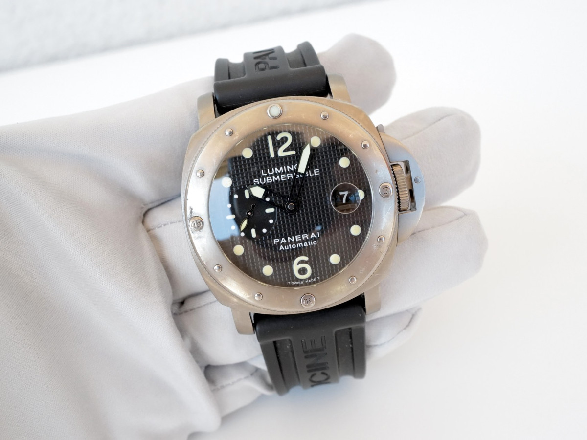 Panerai Submersible Luminor Titanium Black Dial 44 watch[8]